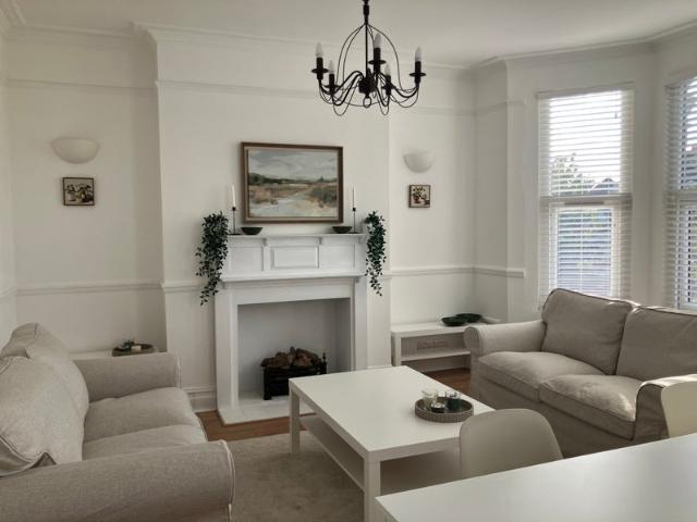 Beautifully Refurbished 3 Bed NW10 5UB