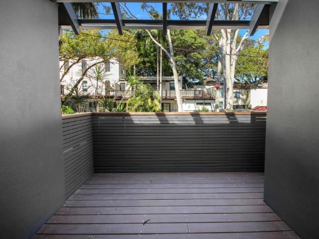 Beautifully Refurbished Three Bedroom Townhouse in a Prime Glebe Location