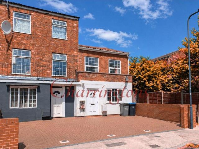 Beautifully Refurbished Three Bedroom. 3 bed house to rent £2,300 pcm £531 pw