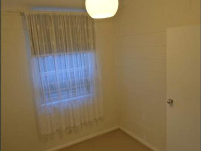 Beautifully Refurbished Unit in Excellent Location