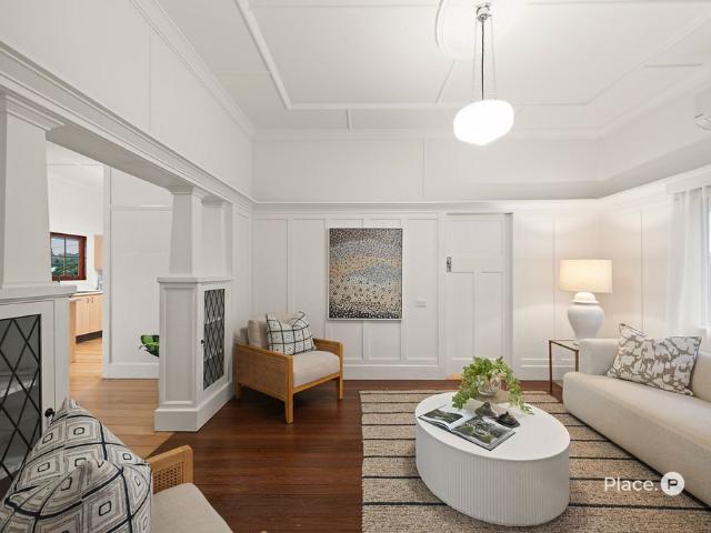 Beautifully Refurbished Queenslander with Exceptional Family Space!