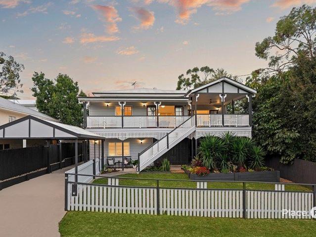 Beautifully Refurbished Queenslander with Exceptional Family Space!