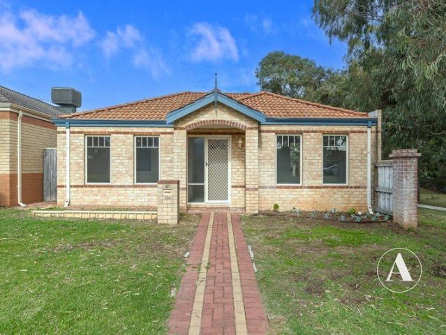 Beautifully Refreshed Home in Sought After Palmyra