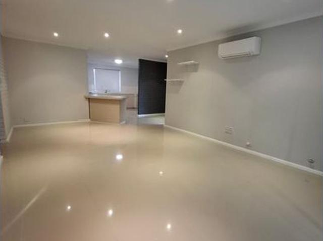 BEAUTIFULLY REFRESHED LOW MAINTENANCE UNIT IN SOUTH BUNBURY