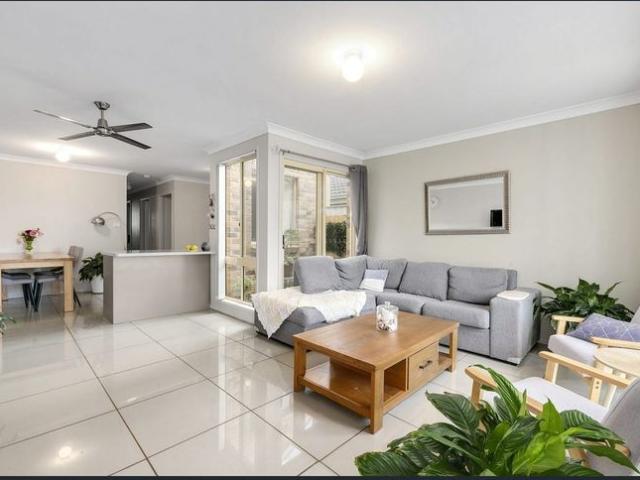 Beautifully refreshed three bedroom cottage
