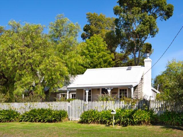 Beautifully restored 1860s Miner's cottage in the tightly held pond precinct