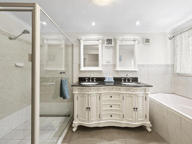 Beautifully restored timeless Hunter Valley cottage with sparkling in ground pool