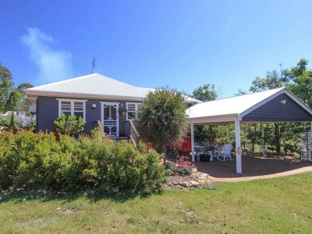 Beautifully Restored Cottage on 1 acre in Hampton