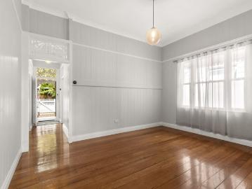 Beautifully Restored Cottage with Modern Convenience