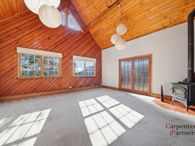 BEAUTIFULLY RESTORED FAMILY HOME