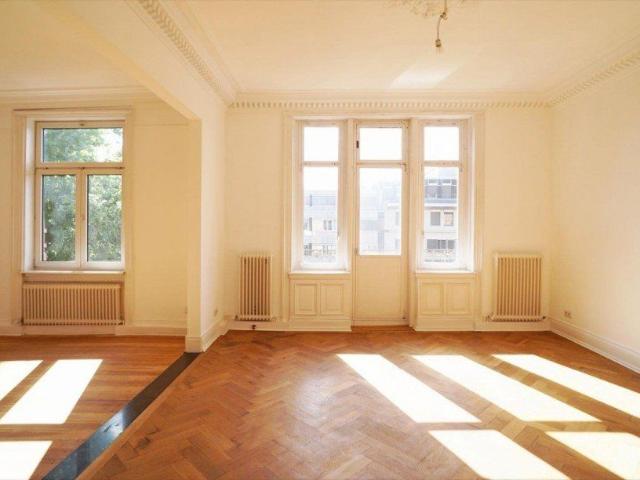 Beautifully Restored Historic Apartment Prime Location, Balcony & Parking | WAGNER IMMOBILIEN