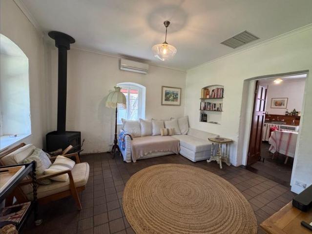 Beautifully restored historic cottage in Bethany