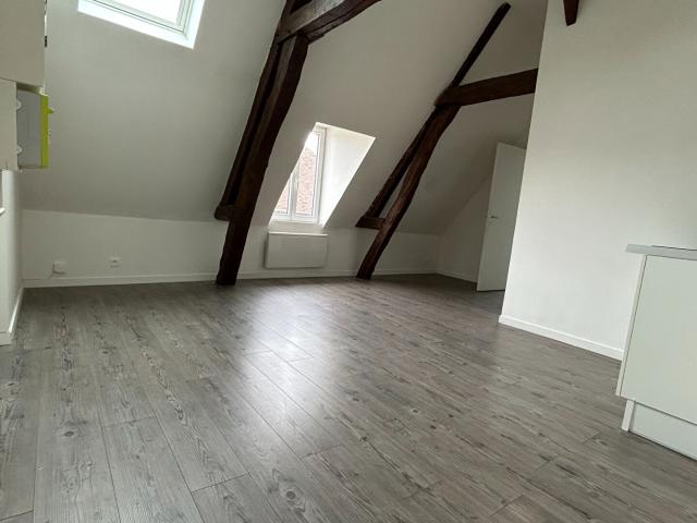 BEAUVAIS PROCHE CENTRE VILLE: T2 dans résidence privée