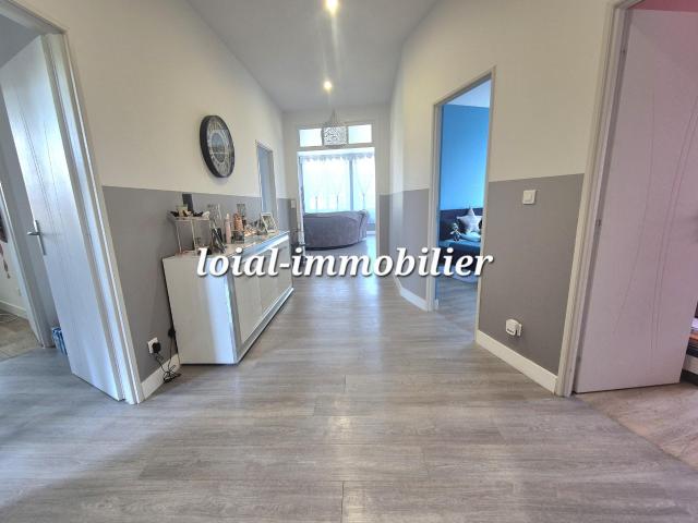 Beauvais Proche gare SNCF Appartement duplex en centre ville avec 2 parking, cours !