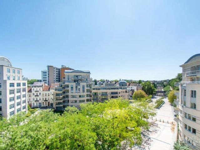 Beauyiful furnished 1br ap. +bureau + TERRACE! EU area