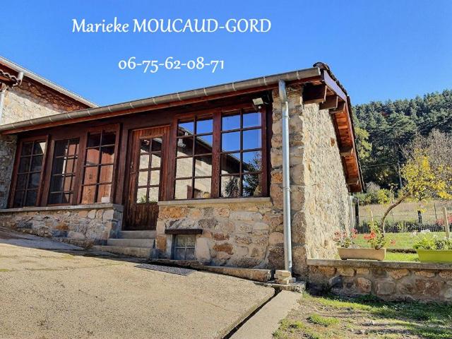 Beauzac 43590 Maison en pierre rénovée 150 m² 4 chambres terrain clos 1489m²
