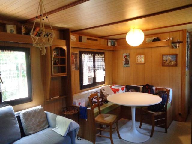 Beauzac 43, mobil home de 32 m2 habitables, 2 chambres, sur 388 m2 de terrain