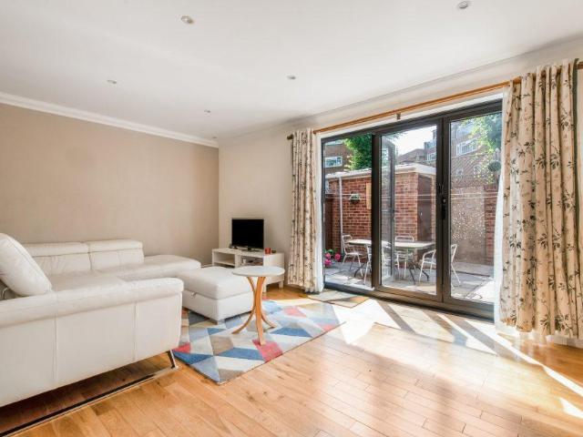 Beaver Close, London SE20 3 bed terraced house to rent £2,150 pcm £496 pw