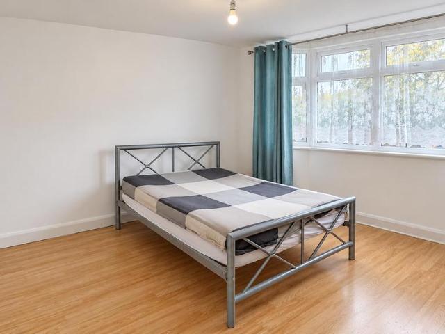 Beavers Lane, Hounslow TW4 1 bed maisonette to rent £1,350 pcm £312 pw