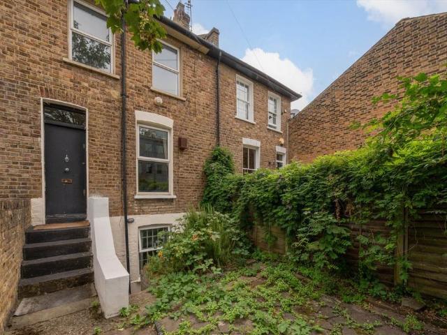 Beavor Grove, London W6 2 bed terraced house to rent £2,900 pcm £669 pw