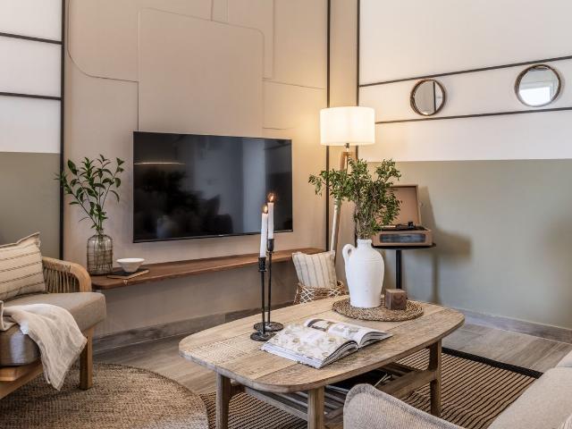 Beach Themed 2 Bedroom Apartment in Justicia with Custom Decor and Workspace, Madrid Amsterdam Apartments for Rent