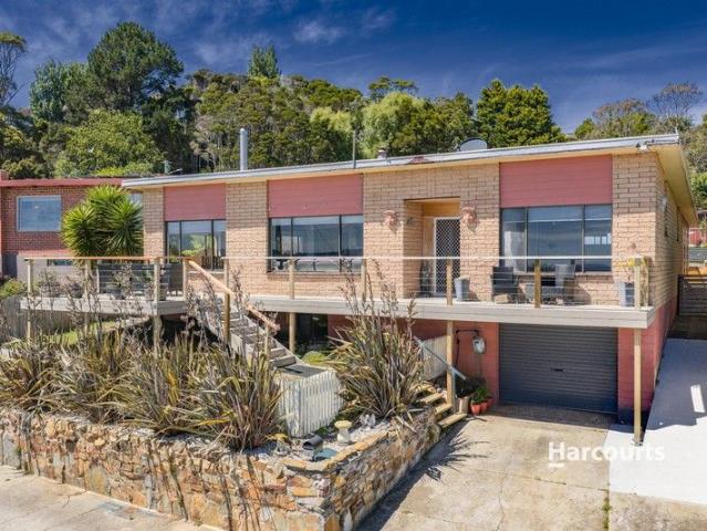 Beach, Views & a Village Vibe Hampson Street Living