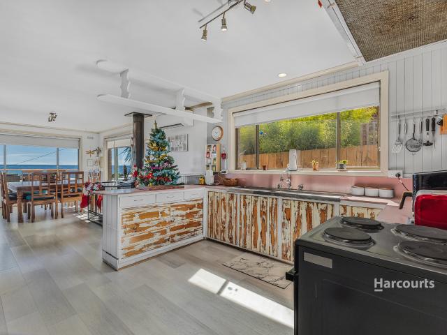 Beach, Views & a Village Vibe Hampson Street Living