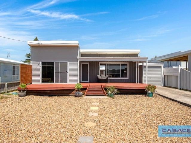 Beach Baby Classic Coastal Cottage, minutes from the Sand