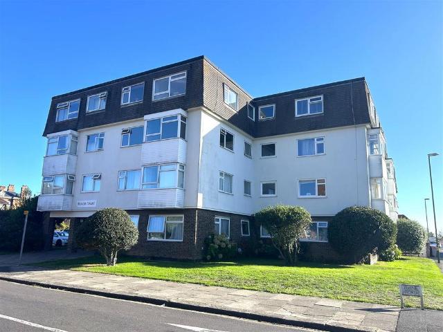 Beach Court, Irvine Road, Littlehampton 1 bed flat to rent £925 pcm £213 pw