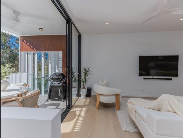 Beach Days, Backyard Stays — Family Living at Willow Ave: 4 bedrooms, 3 bathrooms — space for the kids and every weekend