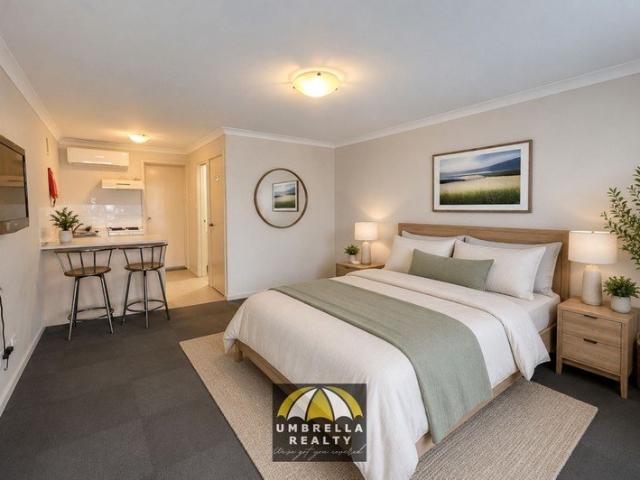 BEACH FRONT UNIT!