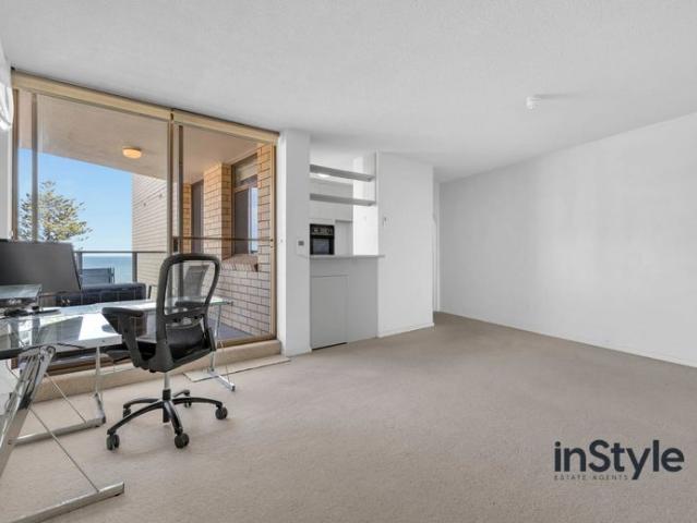 Beach Frontage in the Heart of Glenelg!