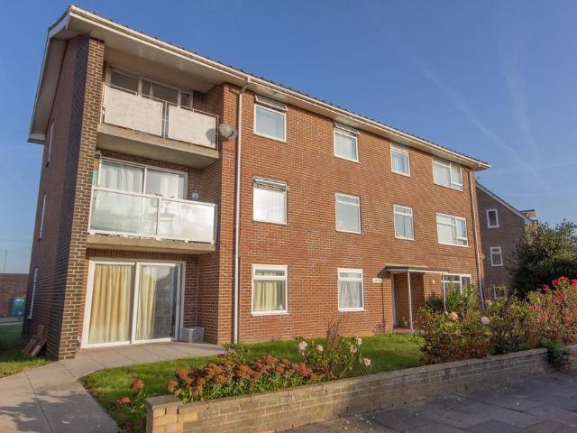 Beach Green, Pebble Lodge, BN43 1 bed flat to rent £1,150 pcm £265 pw