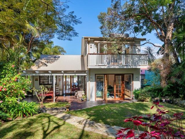 Beach house charm in the heart of Avalon