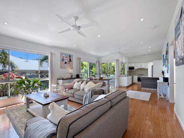 'Beach House' ideal home or holiday home