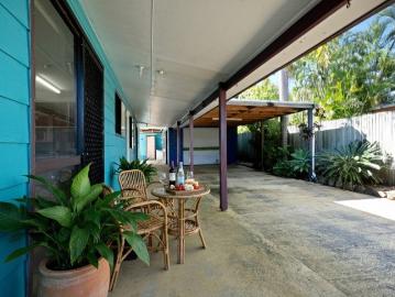 Beach House + Self Contained Granny Flat | 701m² | Walk to Lamberts Beach
