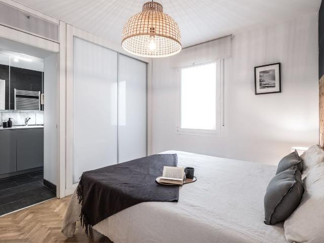 Beach Inspired 2 Bedroom Apartment with Balcony in Salamanca, Madrid Amsterdam Apartments for Rent
