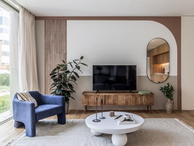 Beach Inspired 2 Bedroom Apartment with Shared Pool and Gym in Ciudad Jardin, Madrid Amsterdam Apartments for Rent