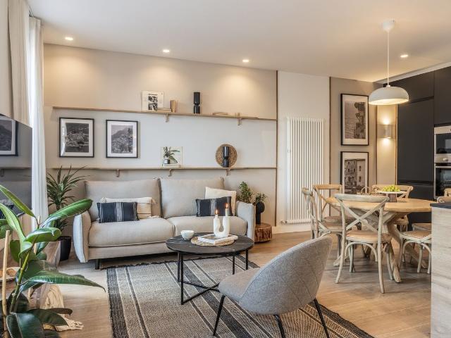 Beach Inspired 3 Bedroom Apartment with Terrace and Workspaces in Malasaña, Madrid Amsterdam Apartments for Rent