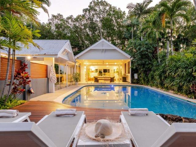 Beach Pavilions: Award Winning Queenslander Beach House