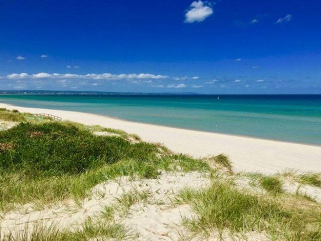 Beach Property 4 Bedroom Petfriendly 1min walk to train station, Aldi & shops