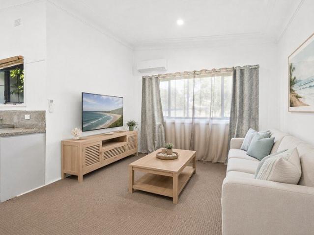 Beach side classic in cul de sac location
