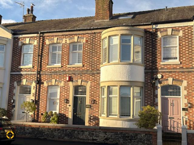 Beach Street, Lytham St. Annes, FY8 3 bed cottage to rent £3,495 pcm £807 pw