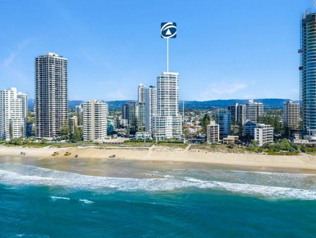 'Beaches' Entire Half Floor Beachfront Residence