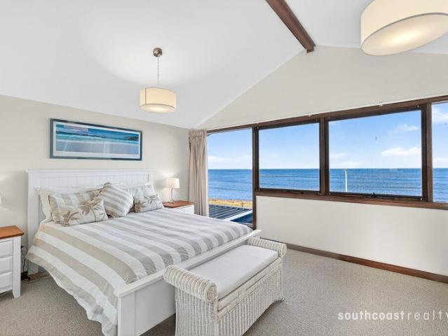 BEACHFRONT APARTMENT