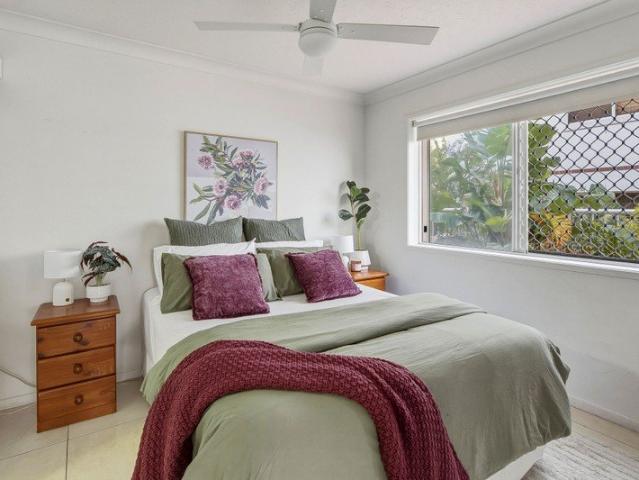 Beachfront Apartment Living in Surfers Paradise!