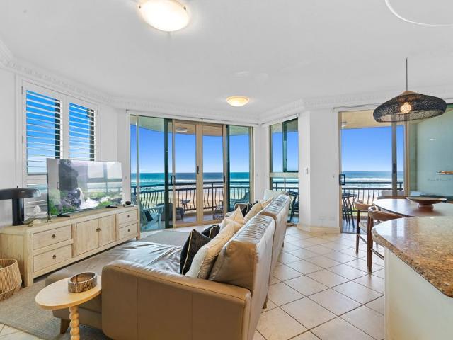 Beachfront Bliss 3 Bedroom Apartment with Uninterrupted Ocean Views