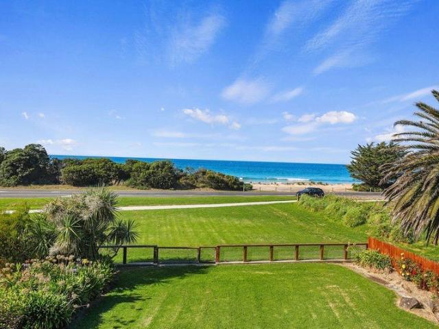 Beachfront Brilliance in the Heart of Apollo Bay