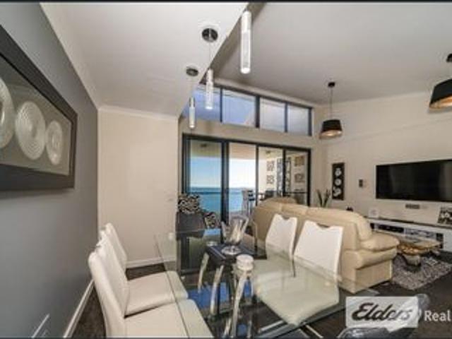 BEACHFRONT EXECUTIVE LIVING, FULLY FURNISHED! 3x2 PENTHOUSE WITH ACCESS TO POOL & GYM!