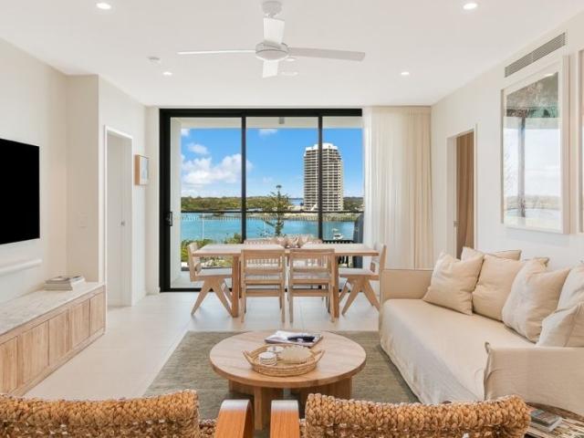 BEACHFRONT FURNISHED APARTMENT CALA DEI
